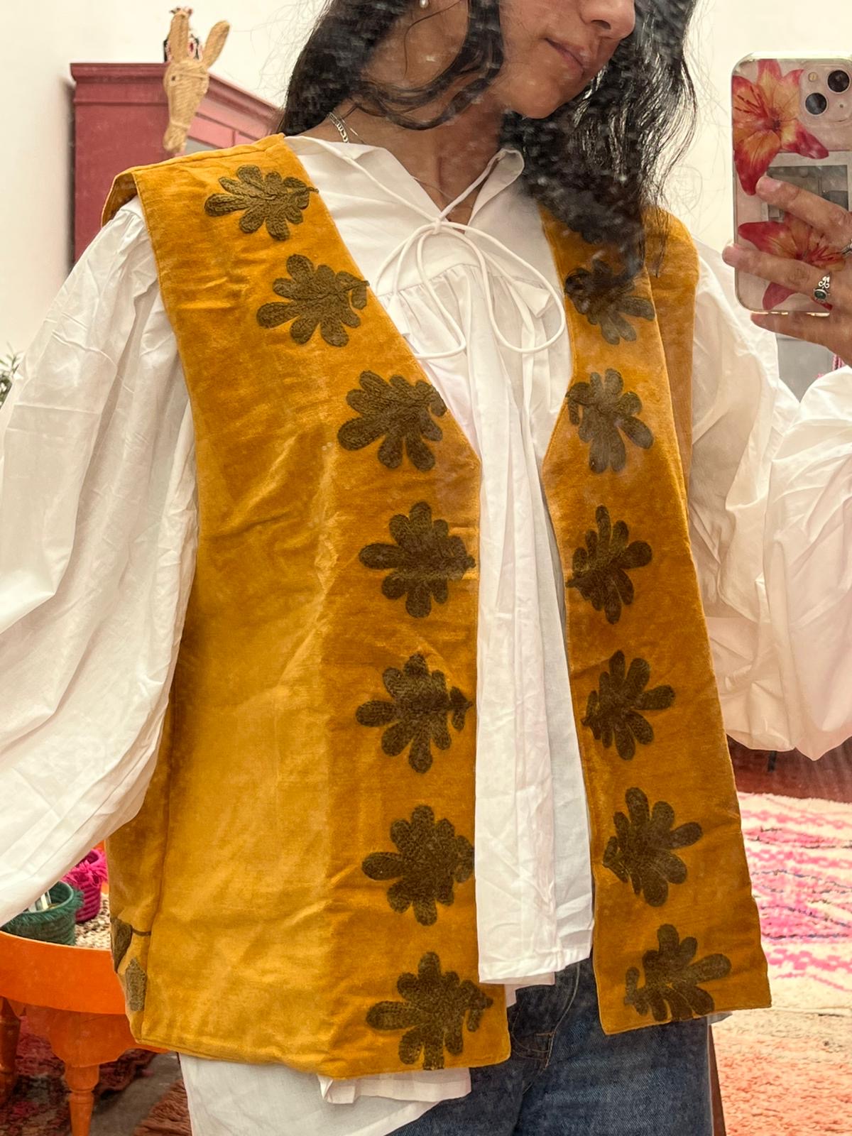 Suzani velvet Gilet panter yellow