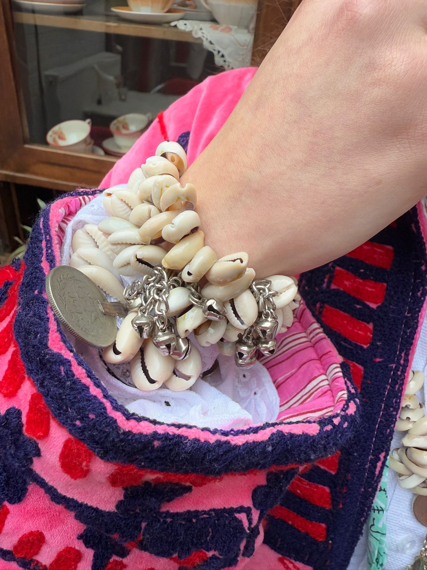 Armband met schelpen en belletjes