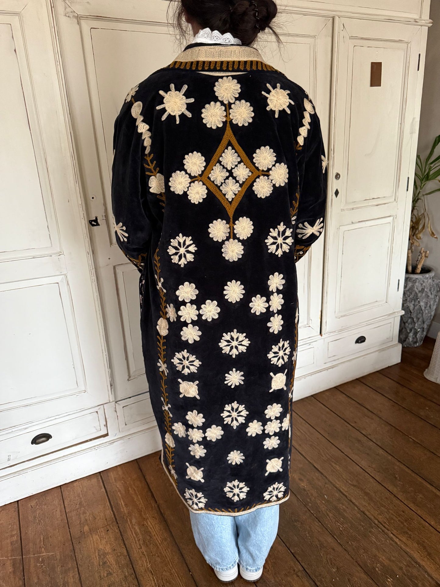 Long velvet Embroidery jas black creme panter