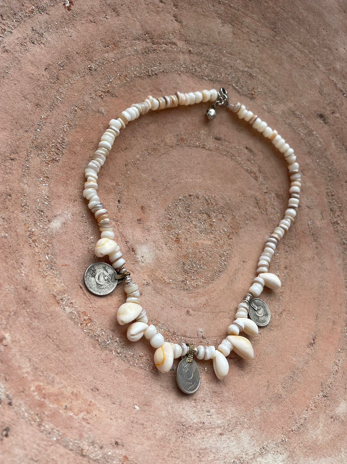 ketting vintage munten en schelpen Bless