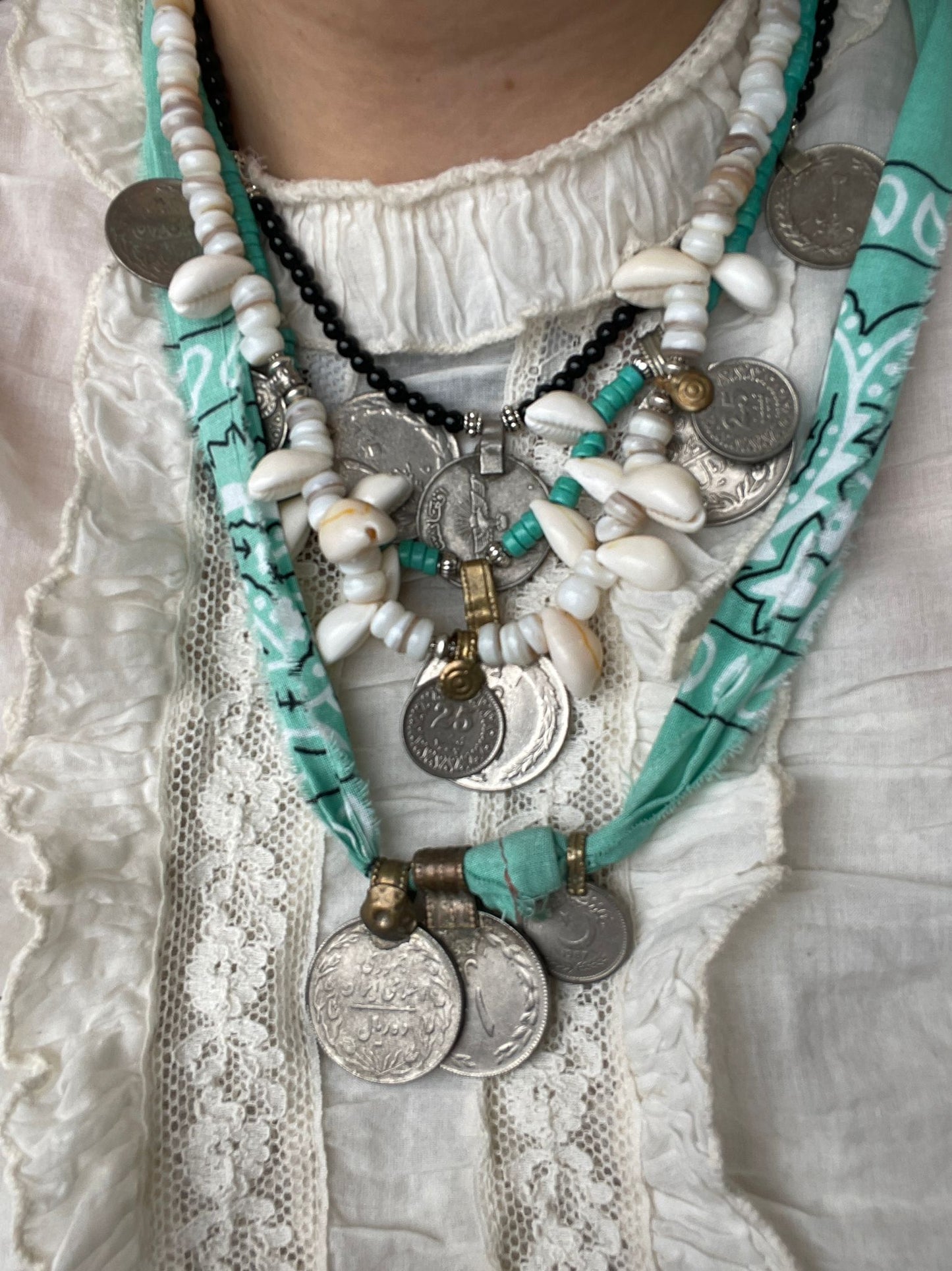 ketting vintage munten en schelpen Bless