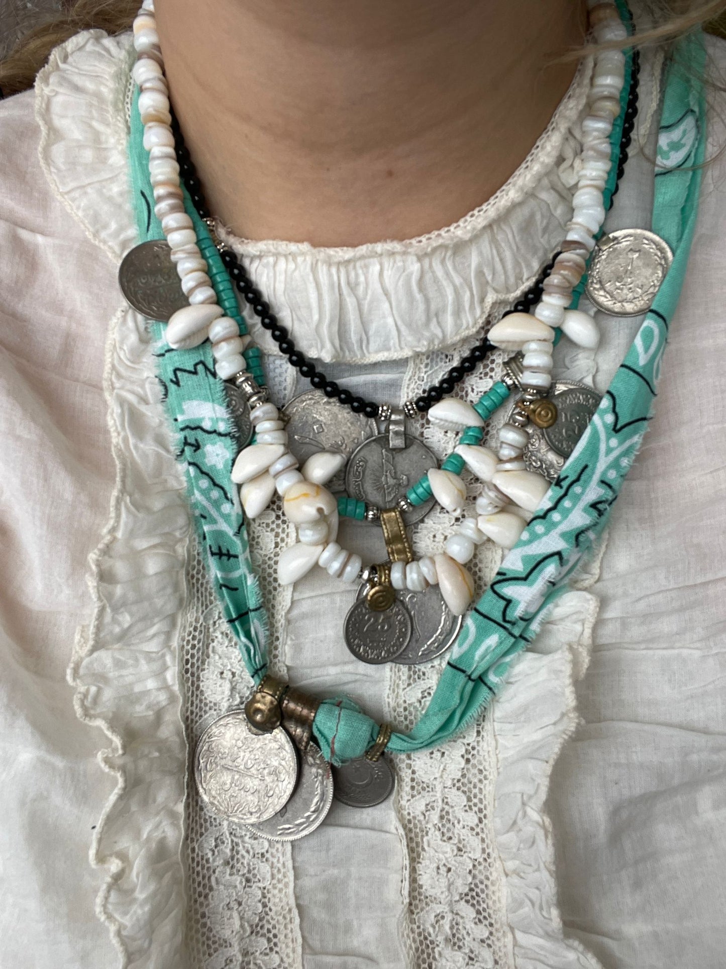 ketting vintage munten en schelpen Bless