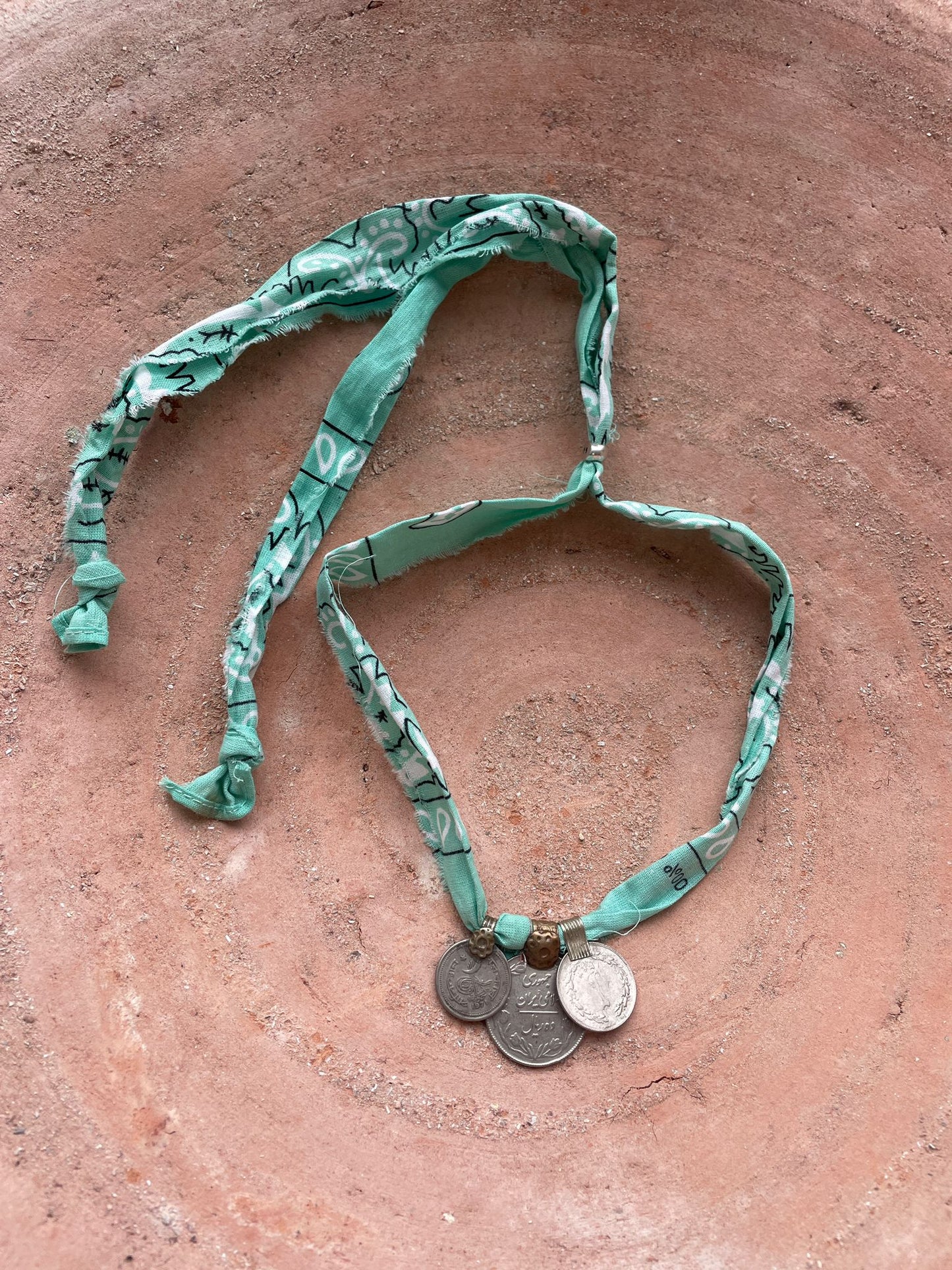 Bandanakettihg met vintage munt Kyra