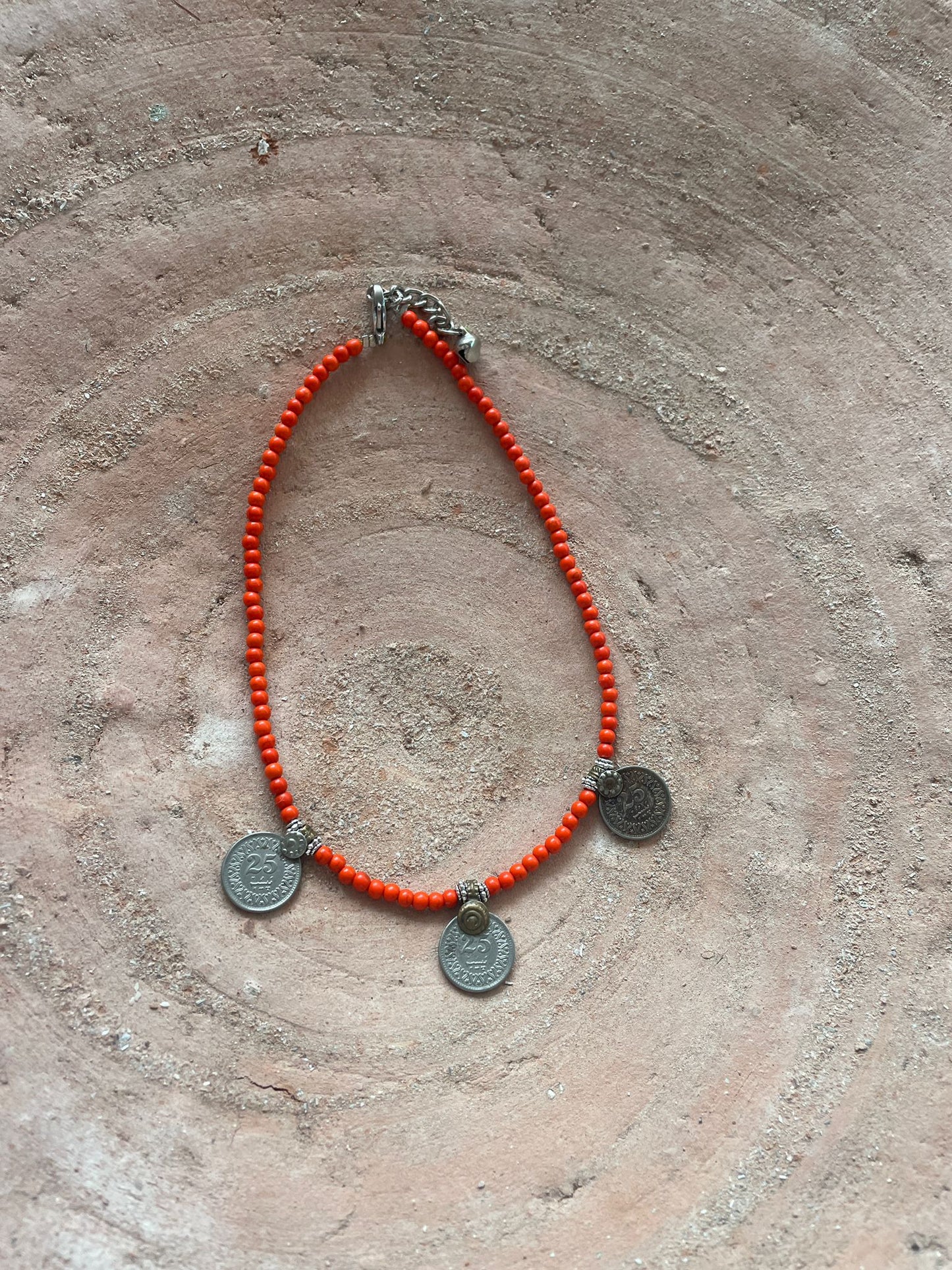 Ketting met met howliet en schelpen