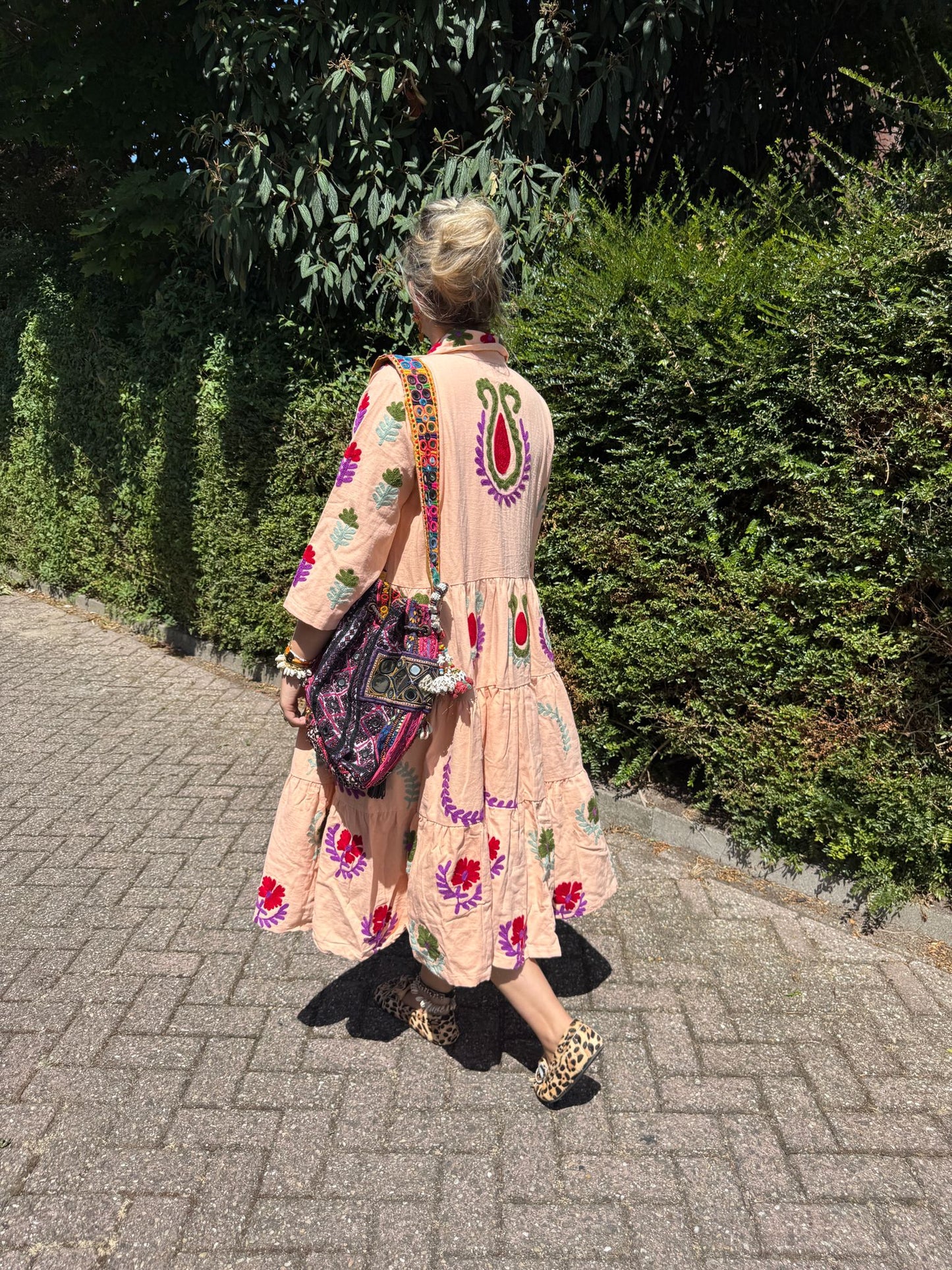Embroidery jurk zalm