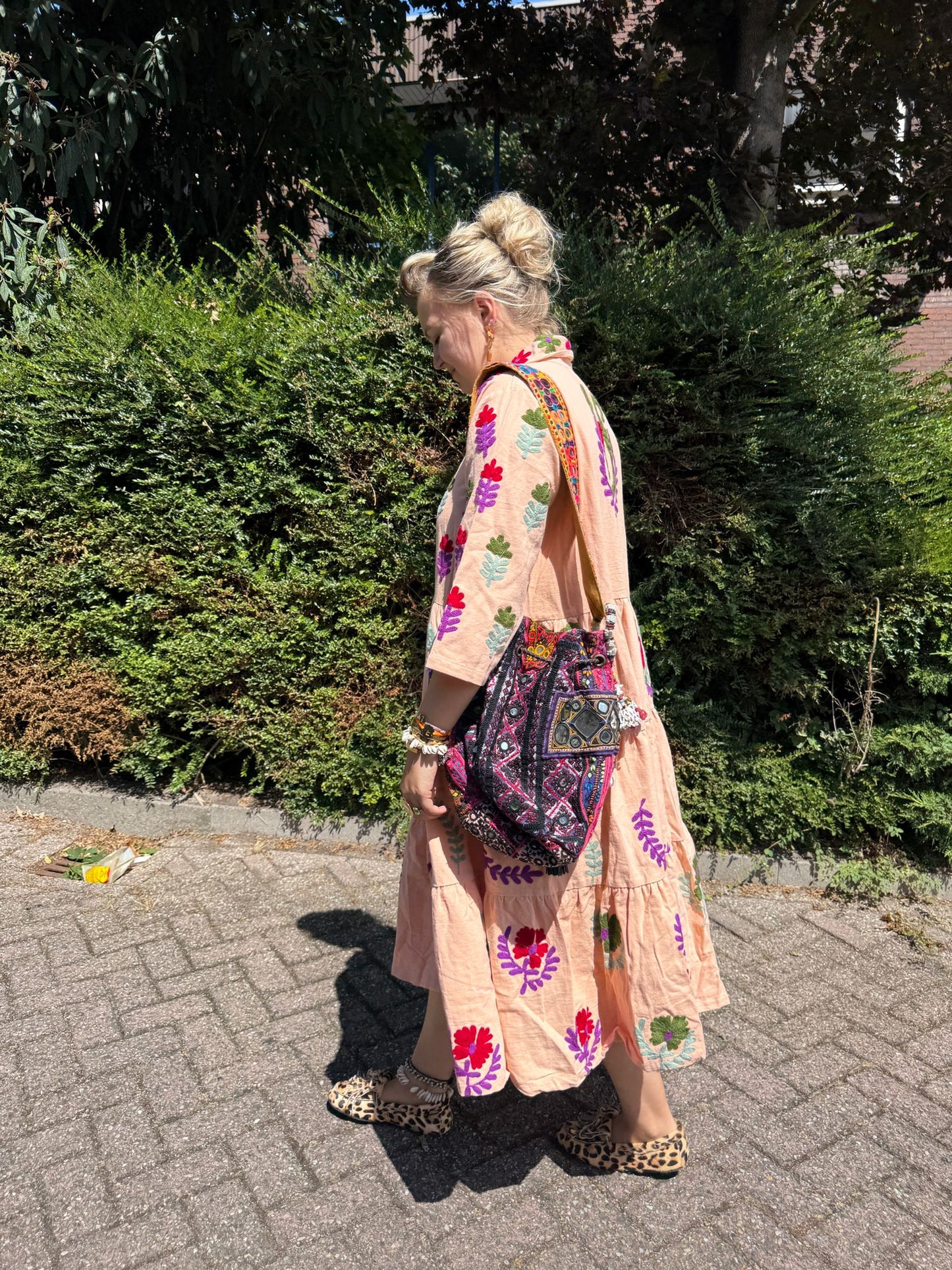Embroidery jurk zalm