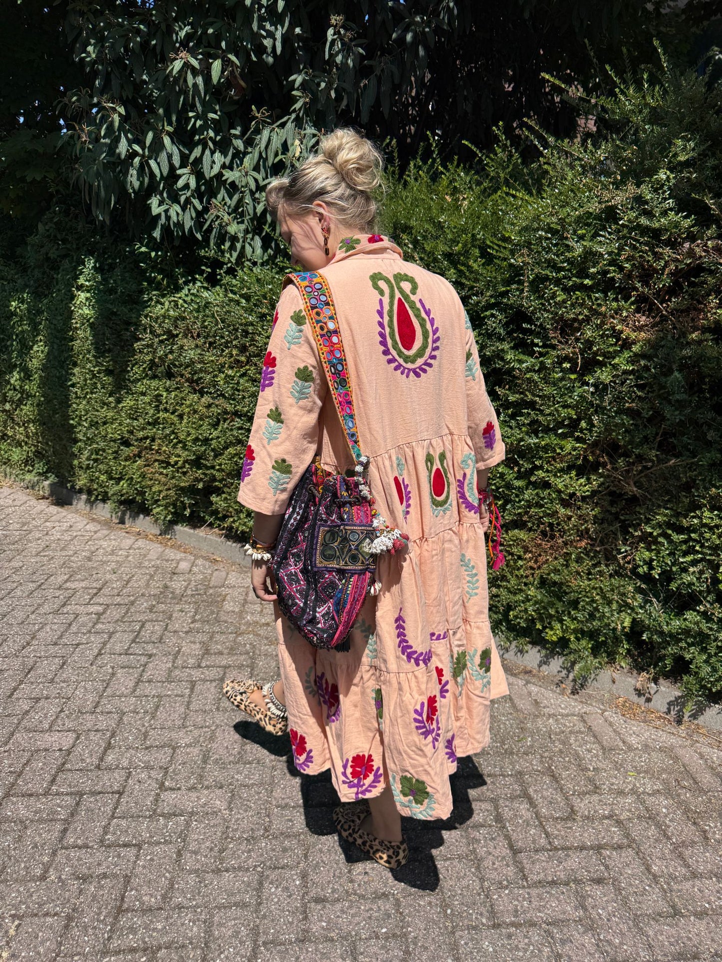 Embroidery jurk zalm