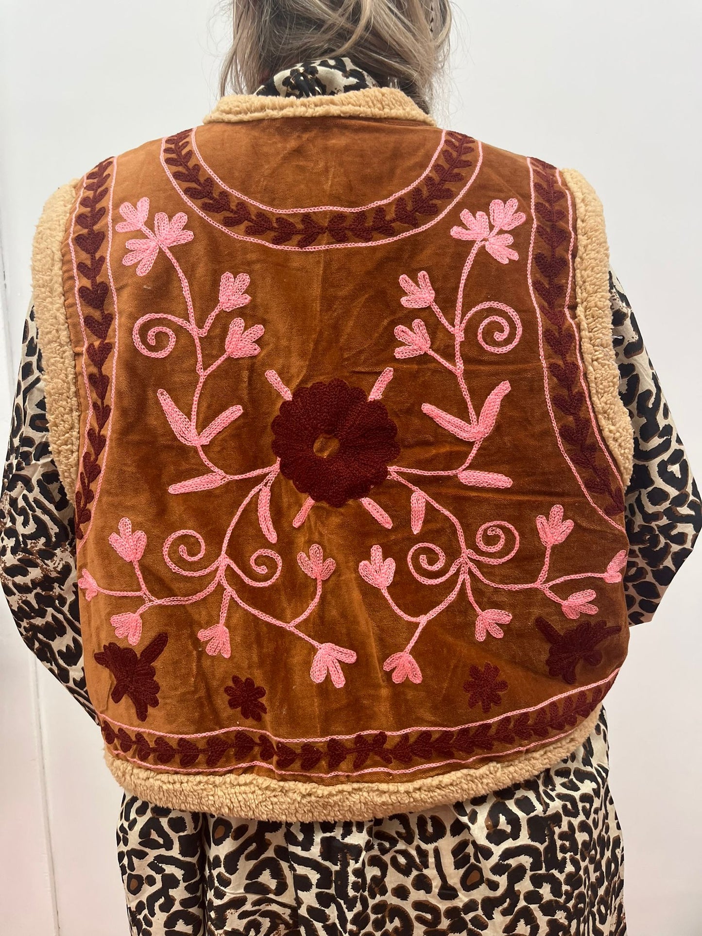 Velvet gilet teddy brown pink