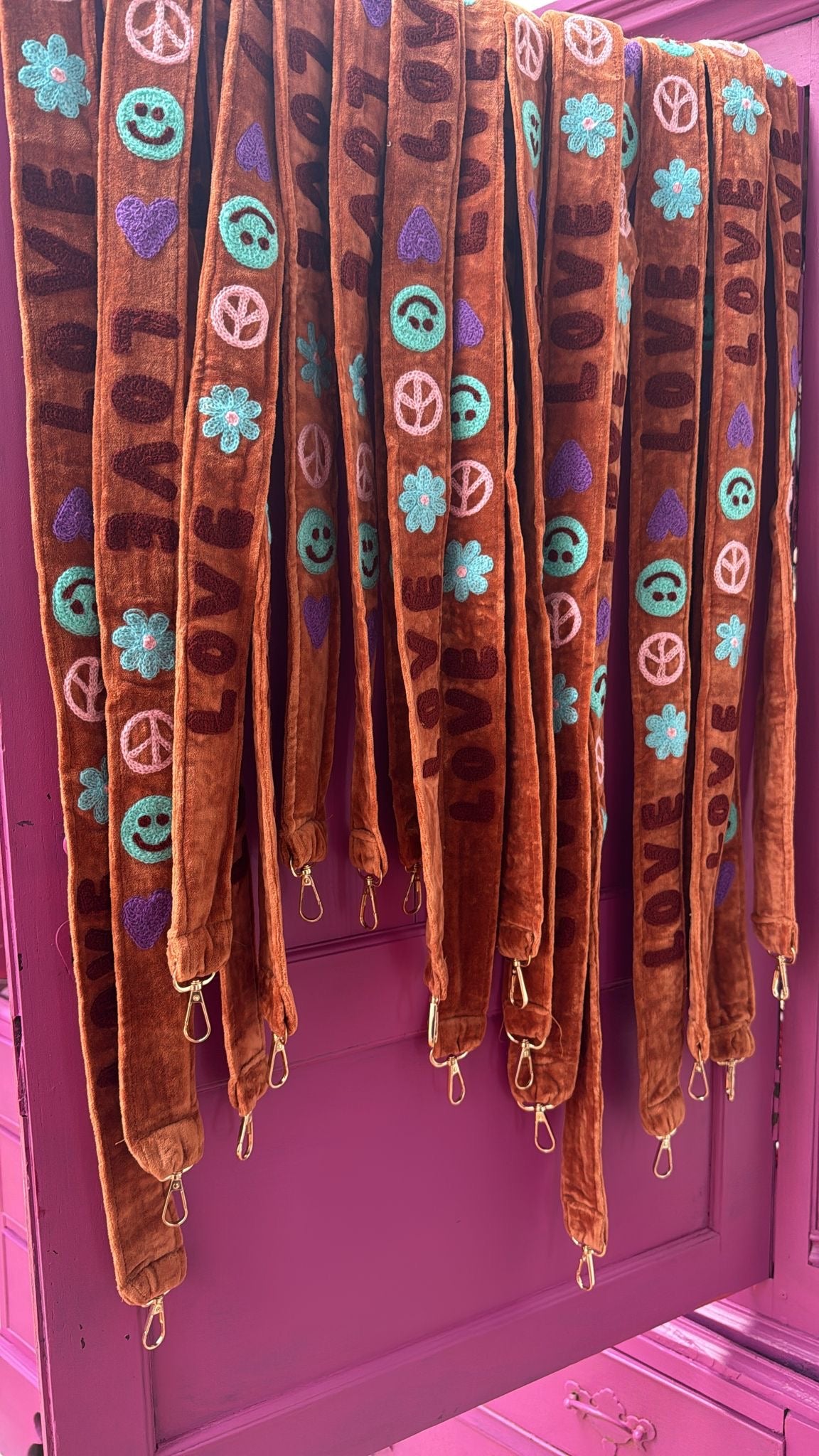 Velvet telefoon/tassenkoord bruin