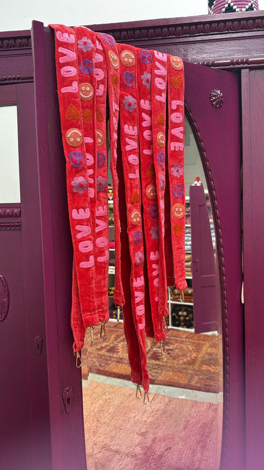 Velvet telefoon/tassenkoord rood