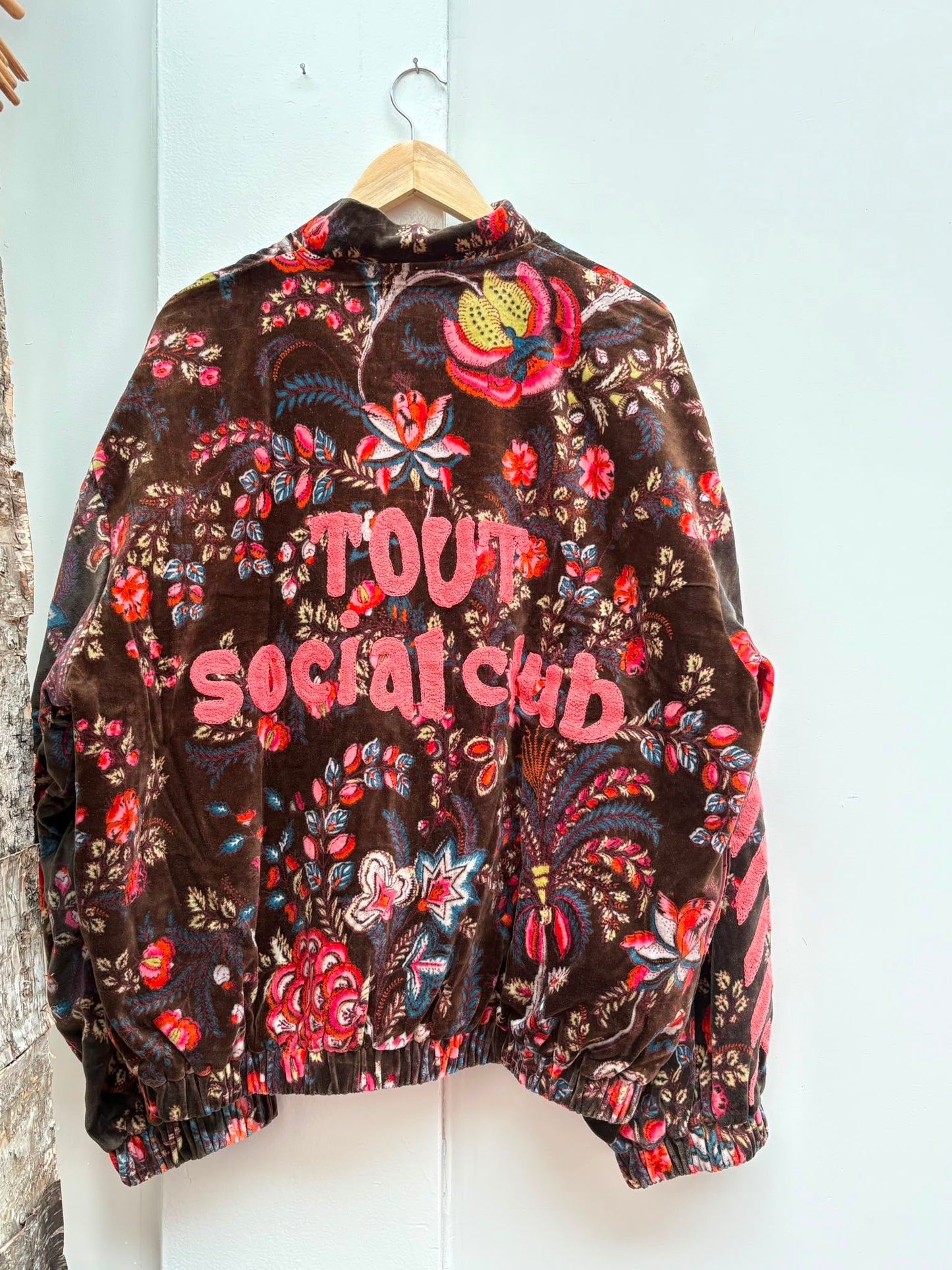 TOUT - Flower Bomber Tout