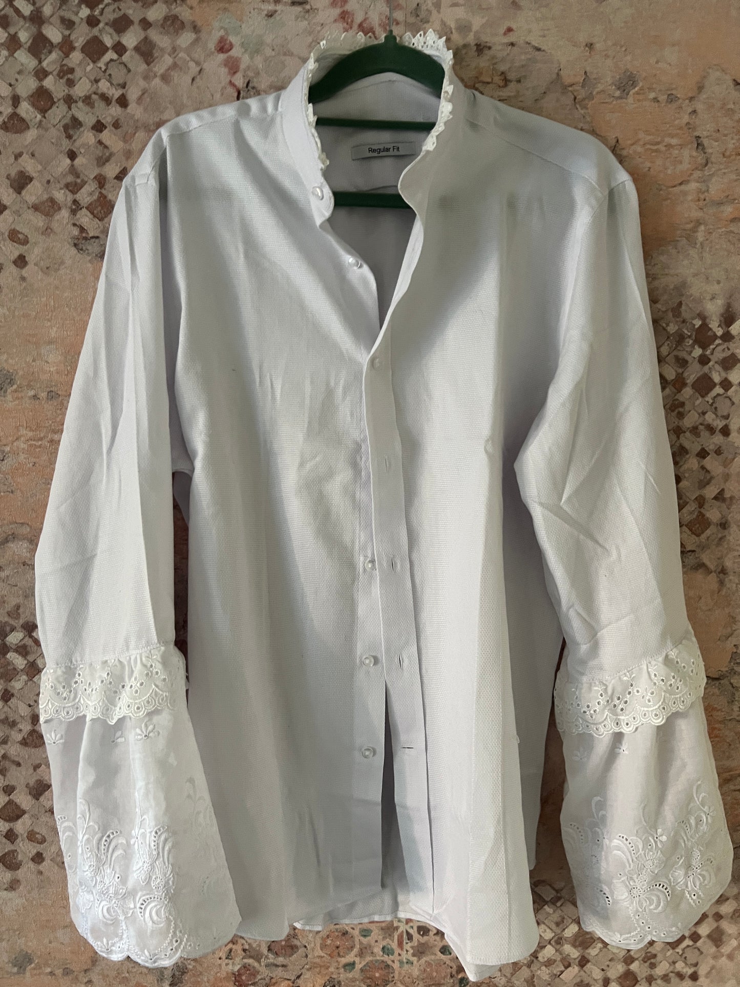 Blouse met trompetmouwen