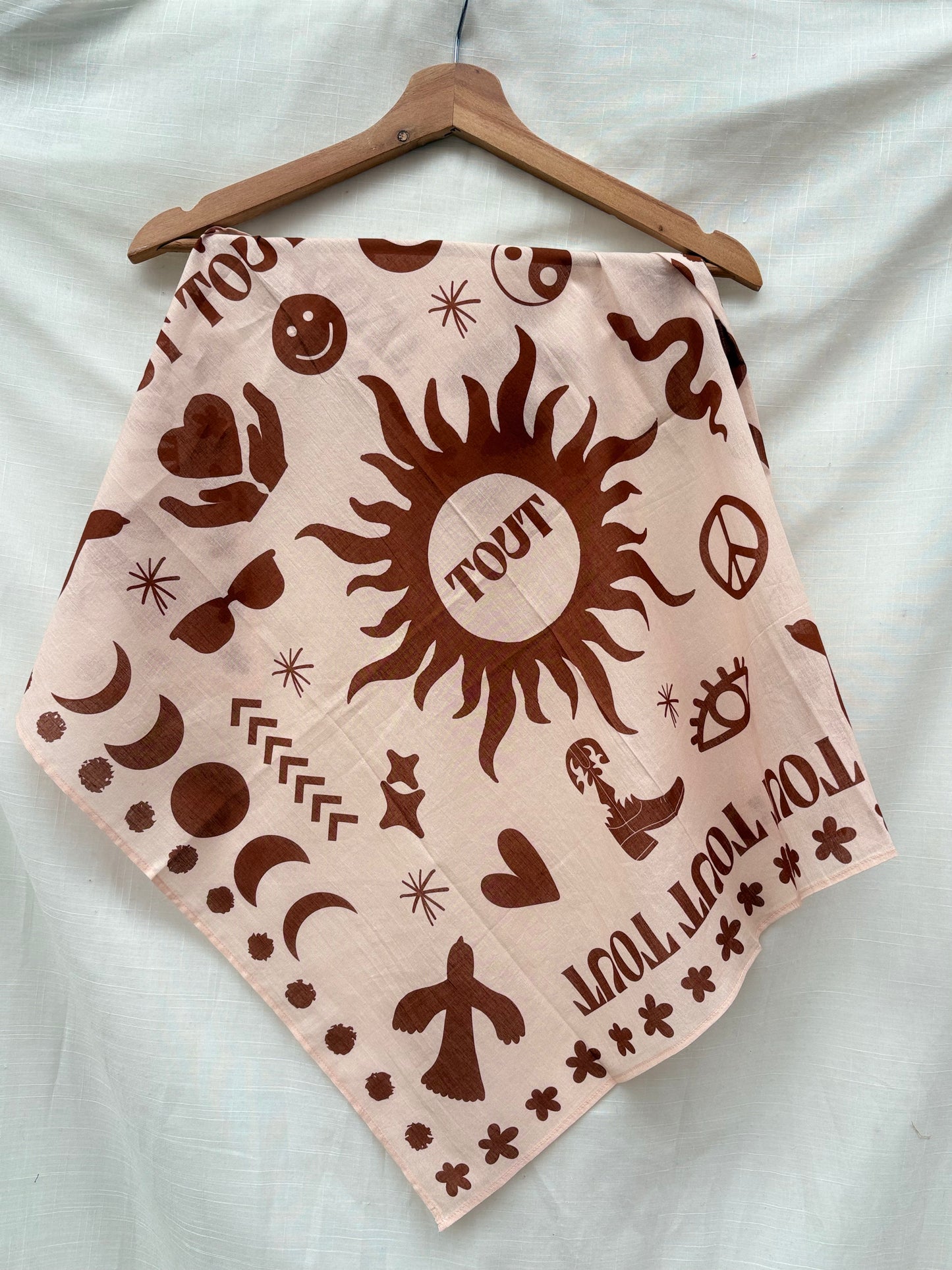 TOUT - Bandana Ellis