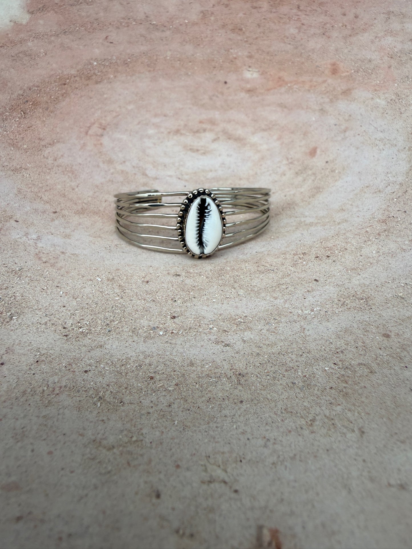 TOUT - Nena schelpenarmband