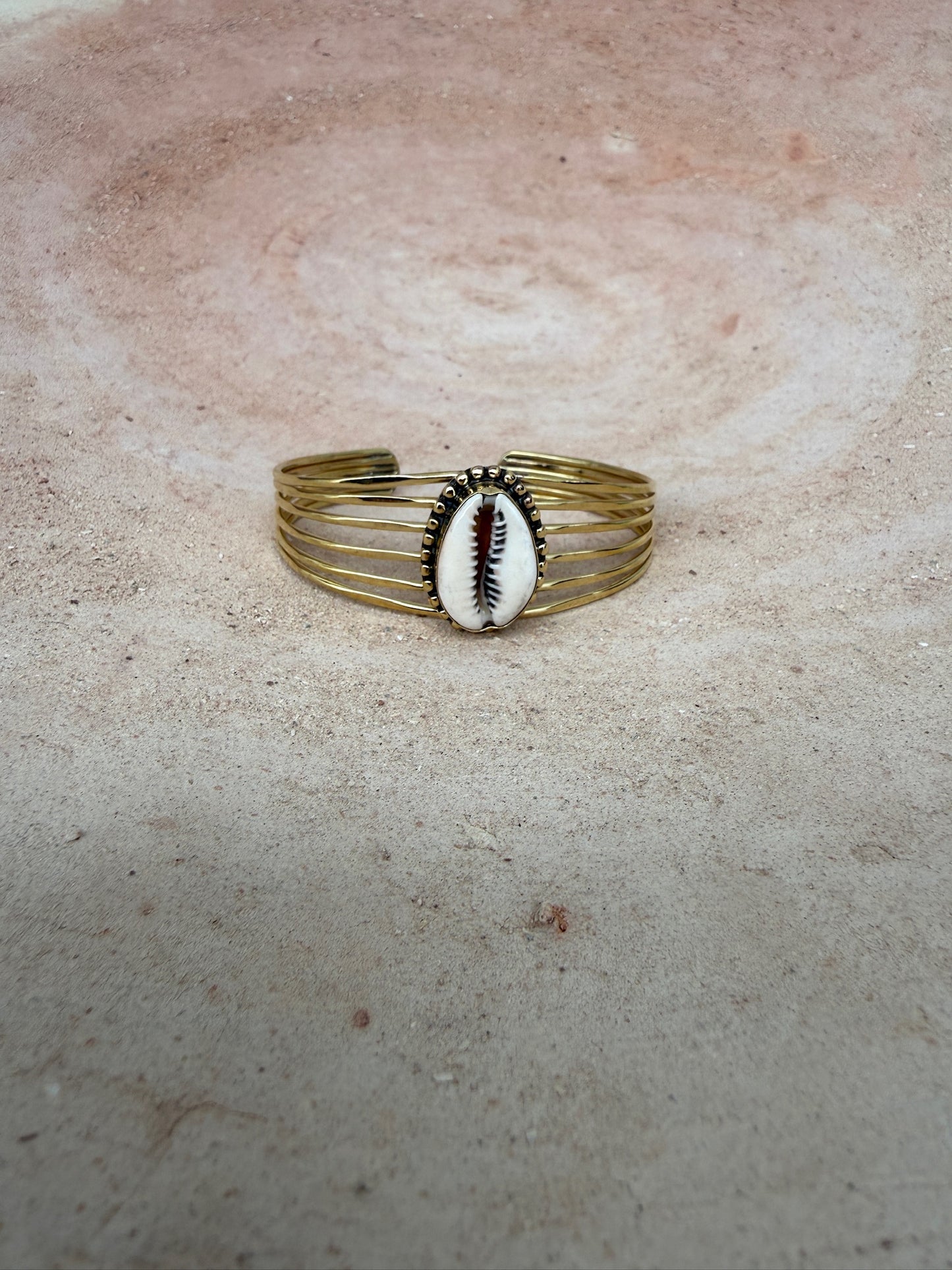 TOUT - Nena schelpenarmband