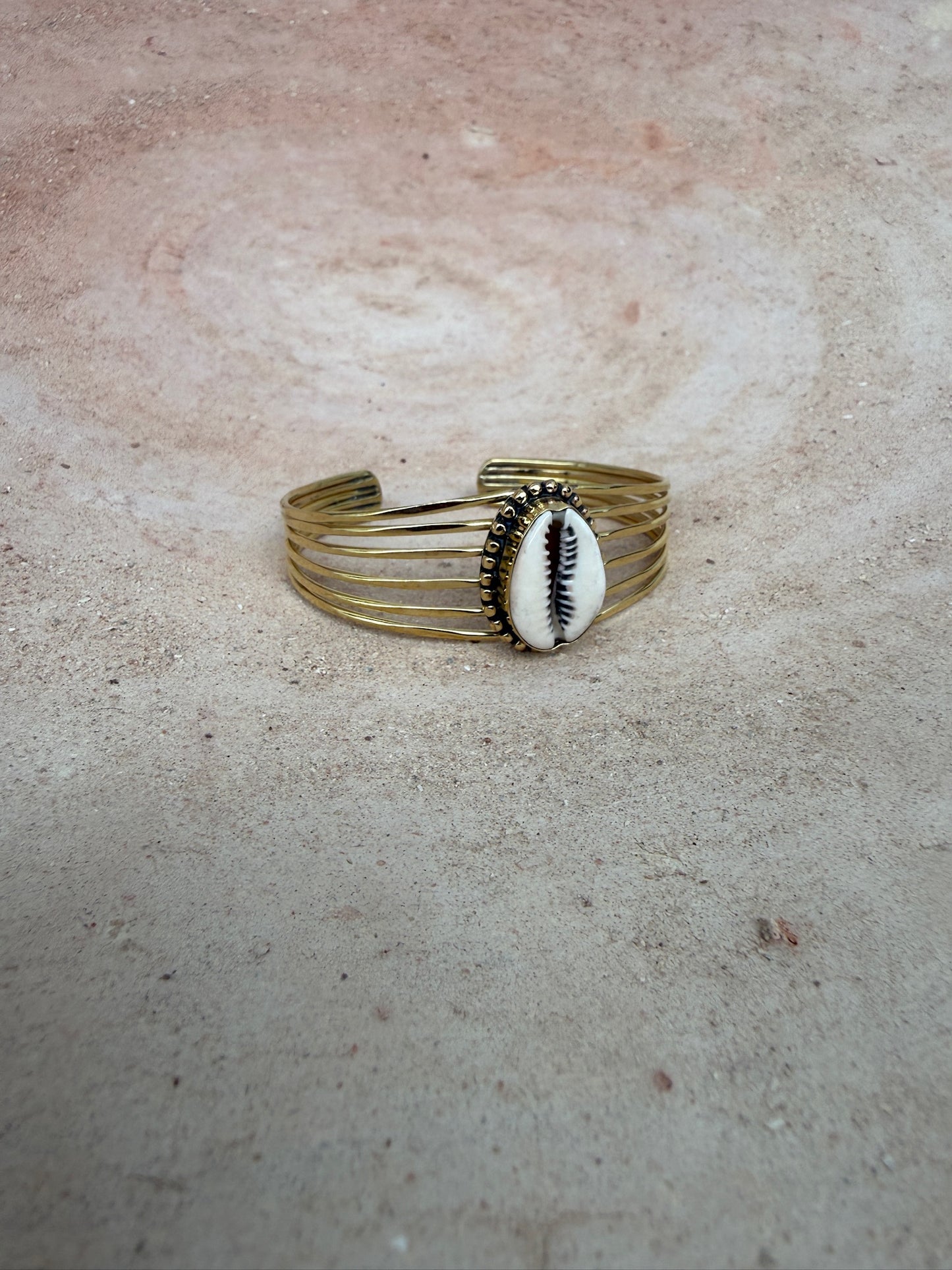TOUT - Nena schelpenarmband