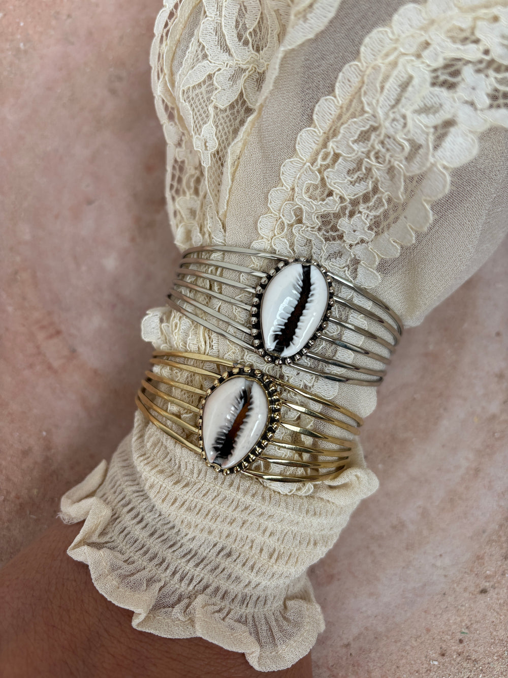 TOUT - Nena schelpenarmband