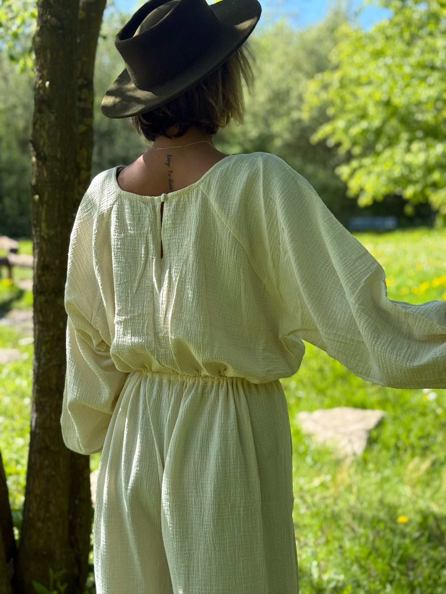 TOUT - Elena Broekpak White