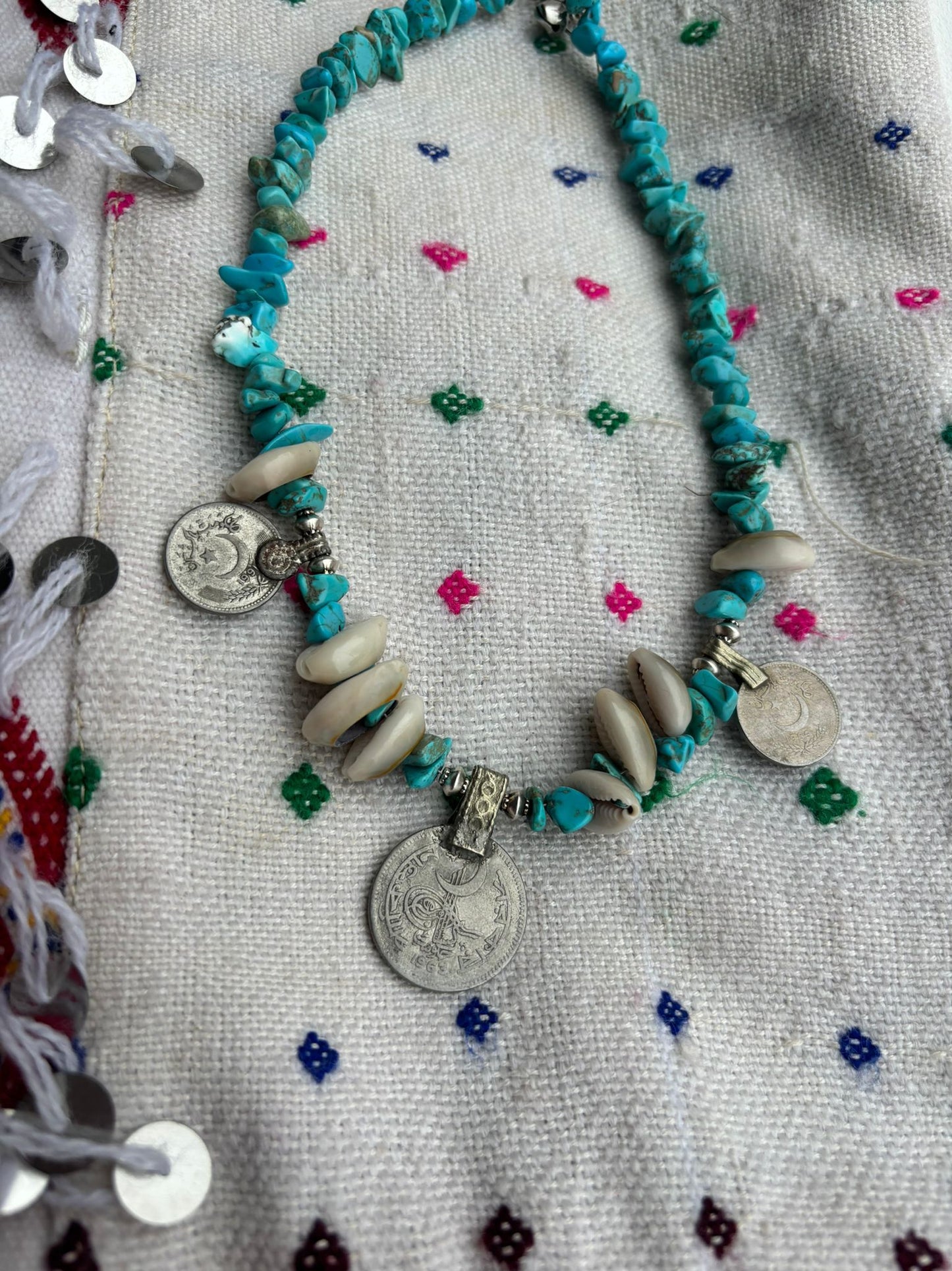 Ketting met met turquoise en schelpen