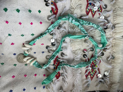 Bandana ketting met kauri schelpen en vintage munten turquoise