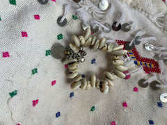 Armband met schelpen en belletjes