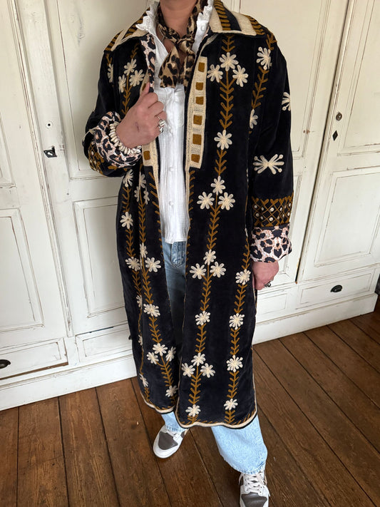 Long velvet Embroidery jas  black creme panter