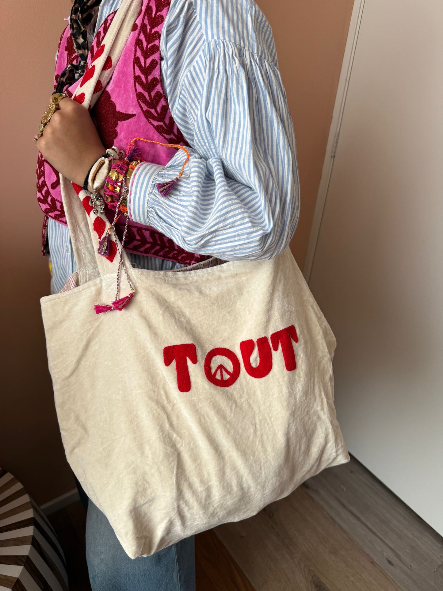 Velvet embroidery "TOUT" tas