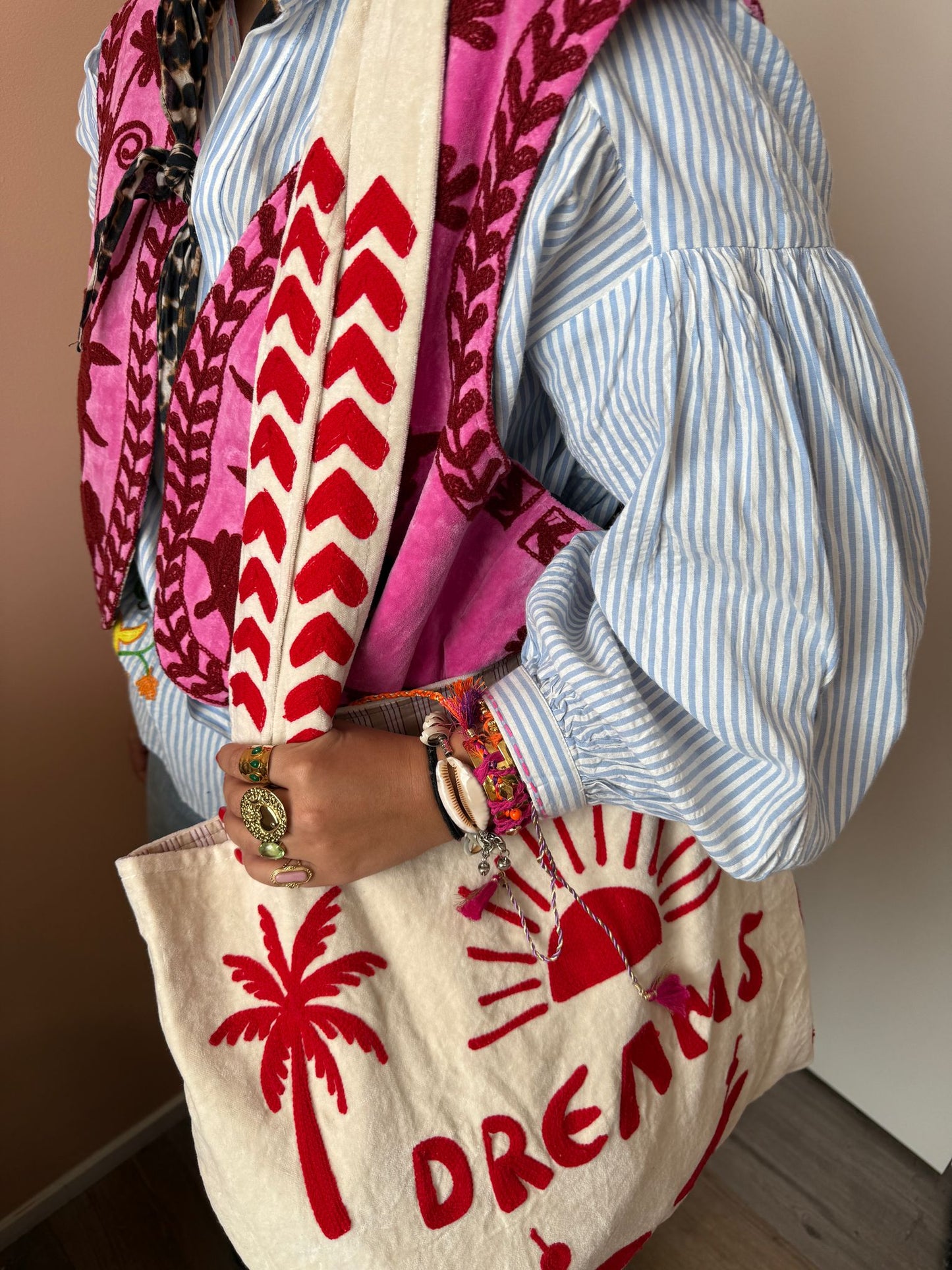Velvet embroidery "TOUT" tas