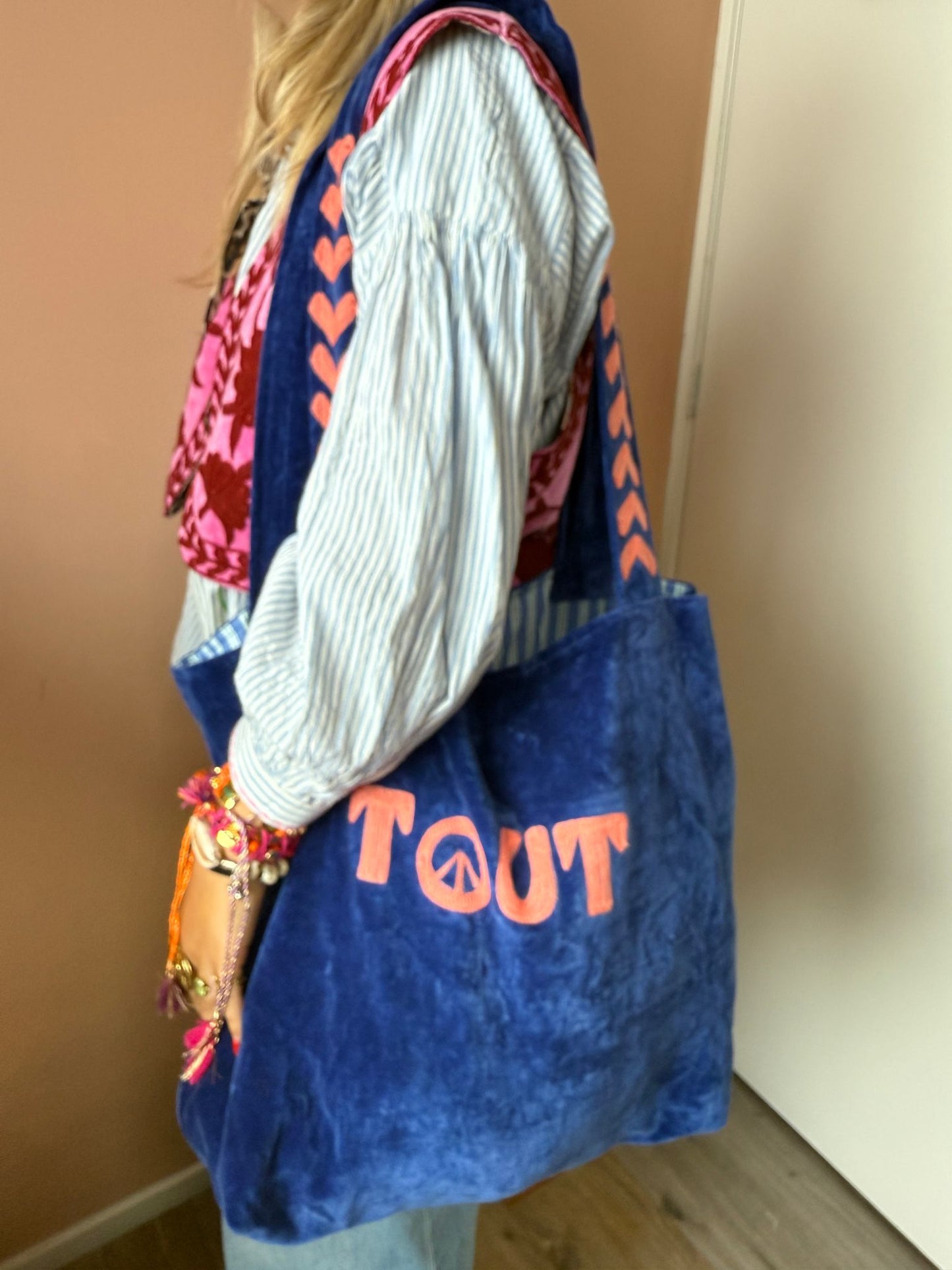 Velvet embroidery "TOUT" tas