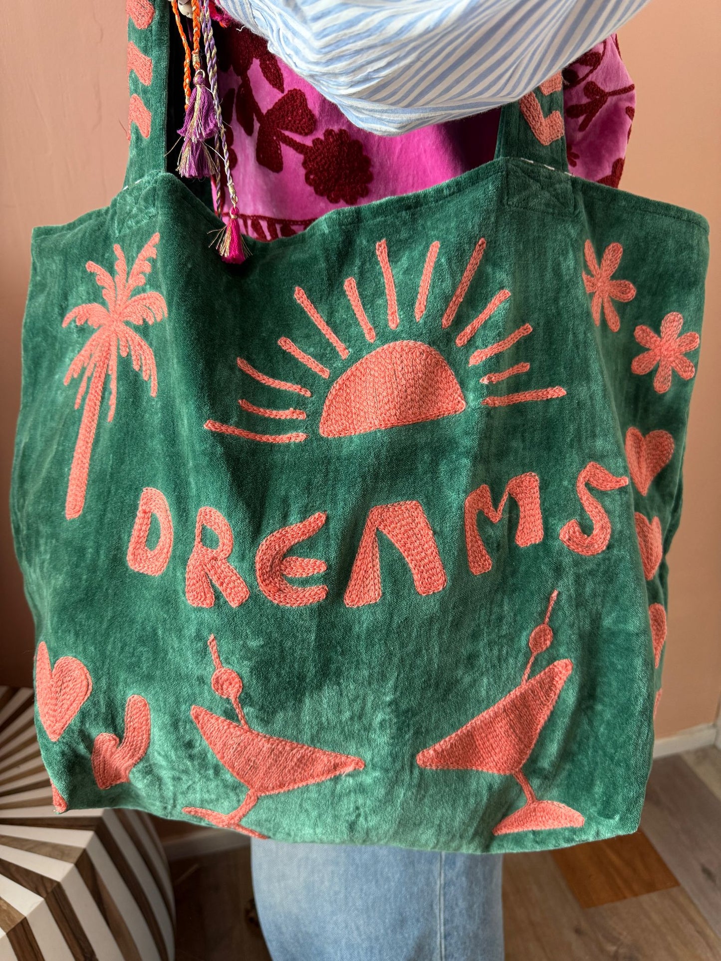 Velvet embroidery "TOUT" tas