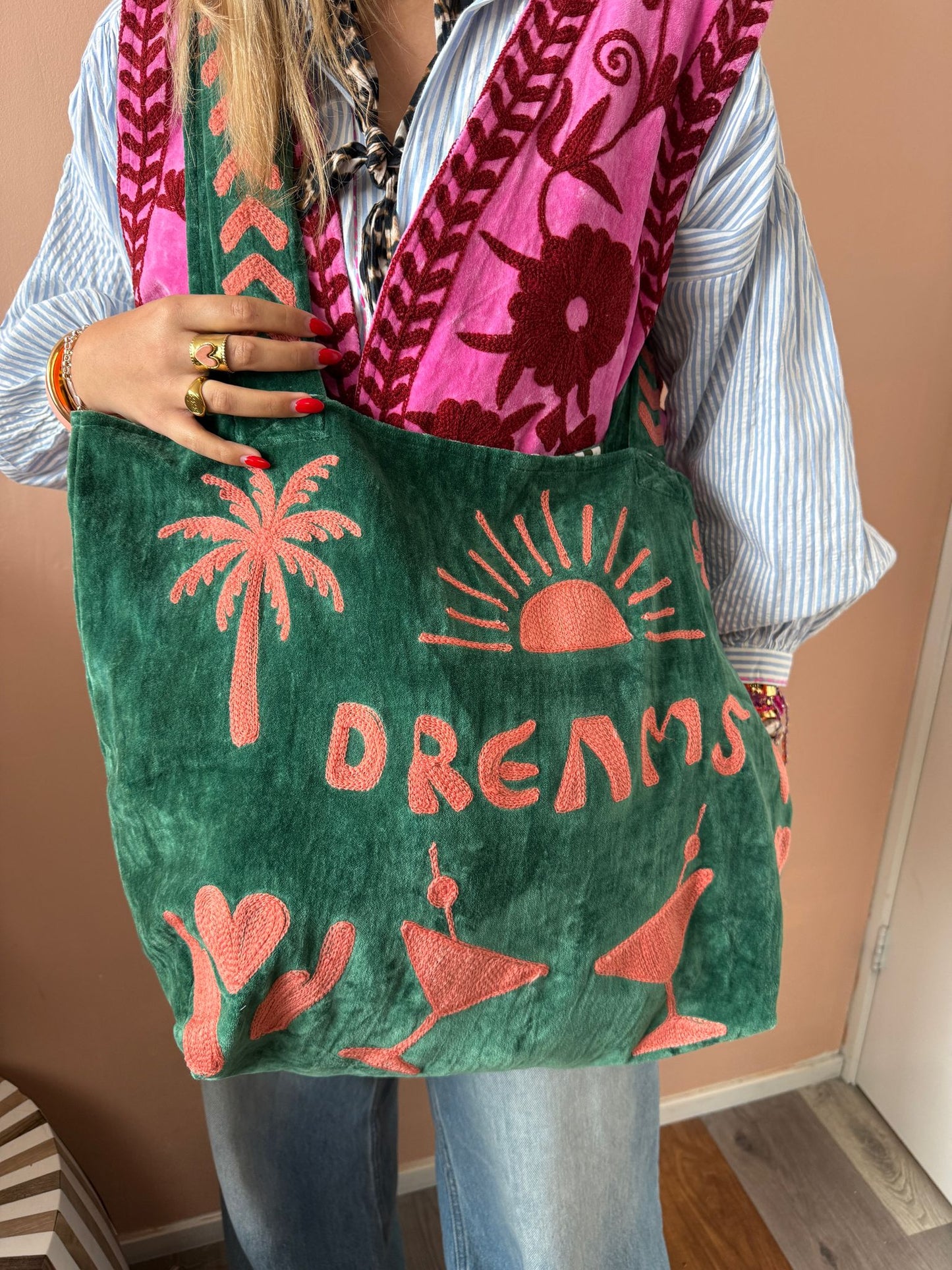 Velvet embroidery "TOUT" tas