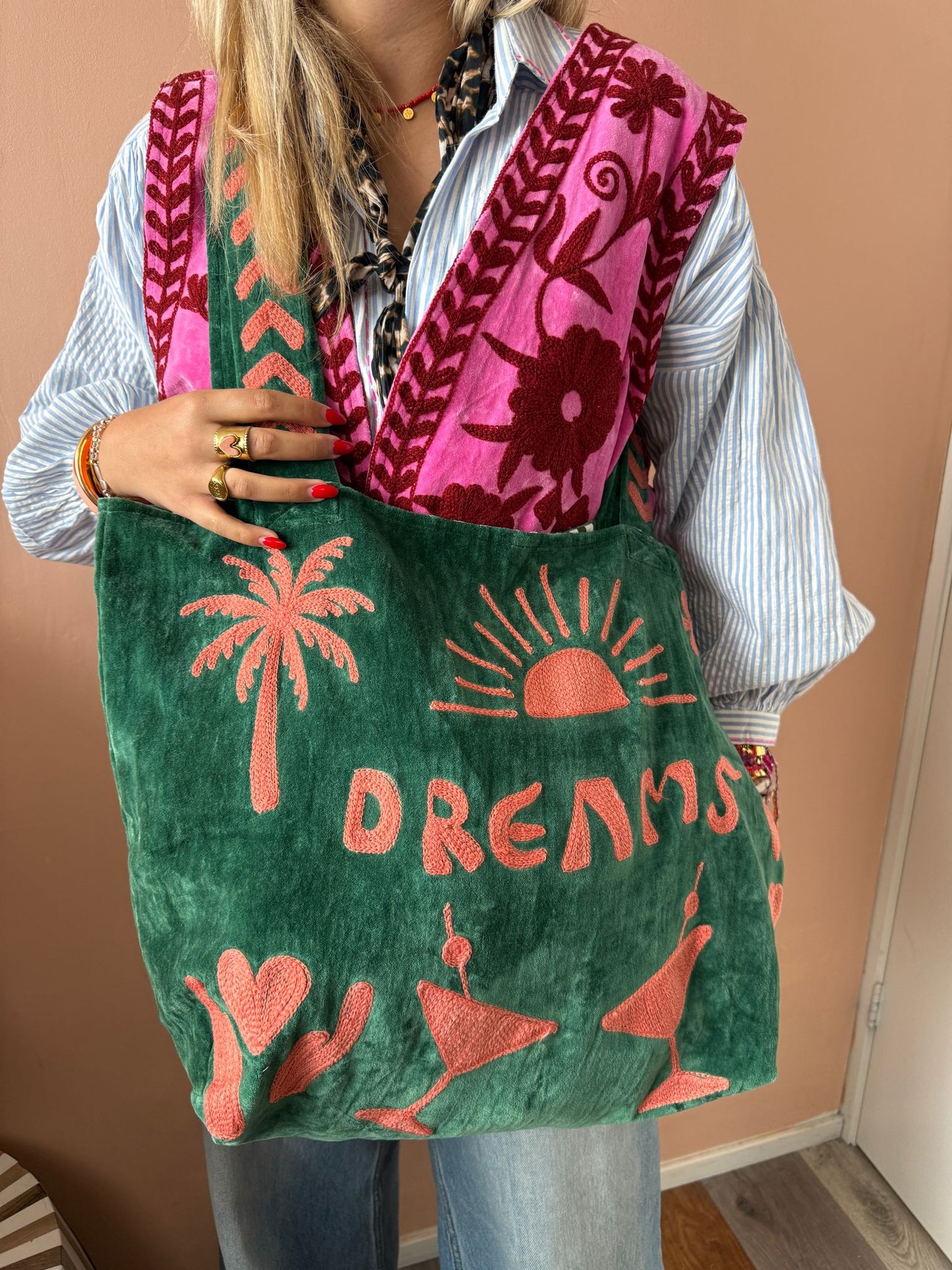 Velvet embroidery "TOUT" tas