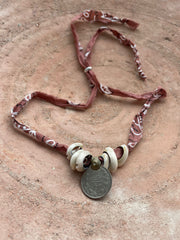 Bandanakettihg met vintage munt Kyra