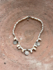 ketting vintage munten en schelpen Bless