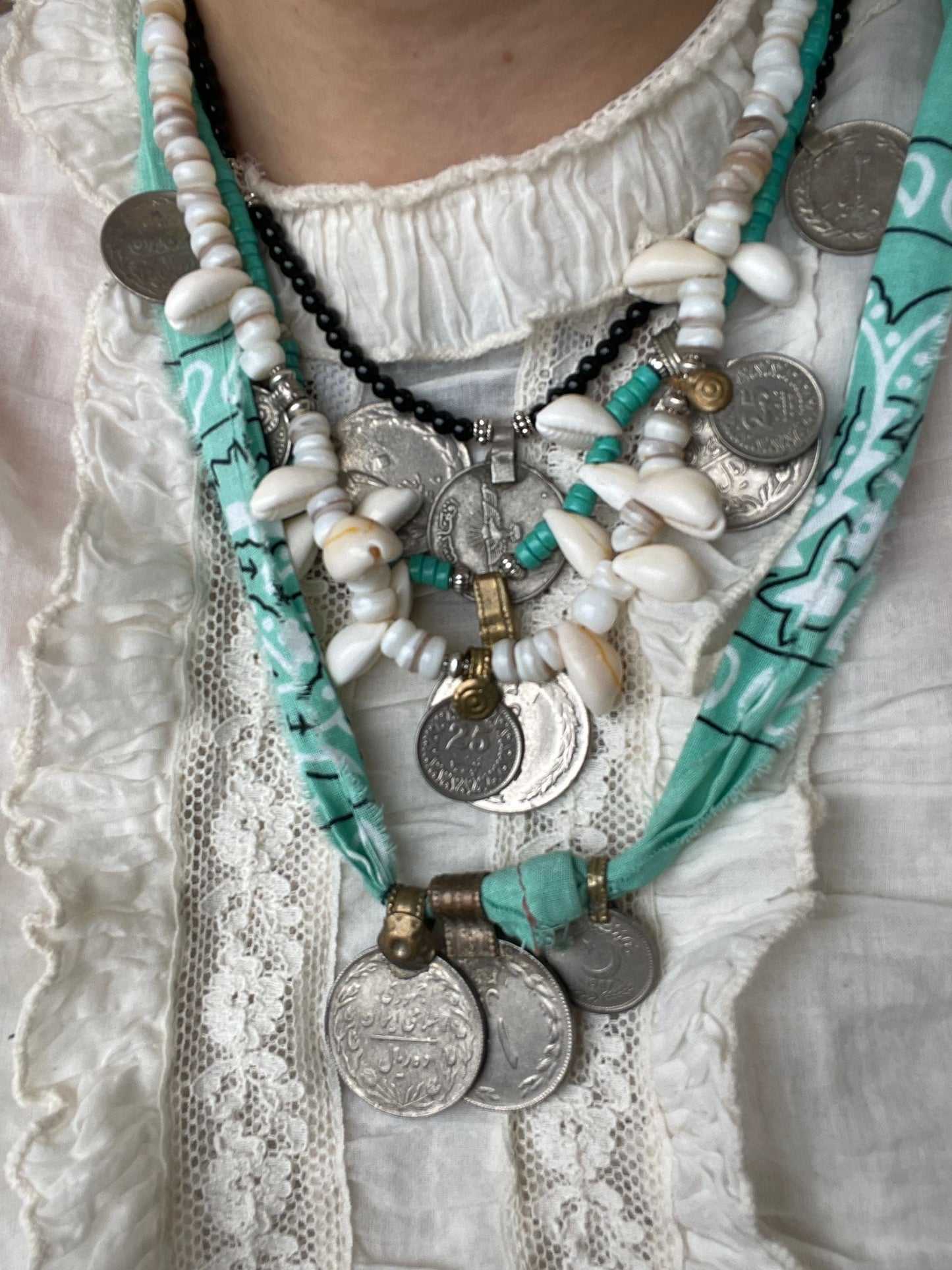 ketting vintage munten en schelpen Bless