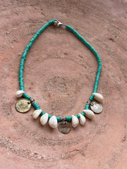 Ketting turquoise met munten en schelpen