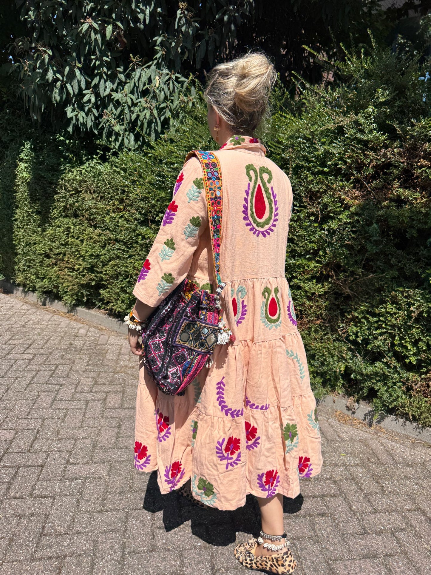 Embroidery jurk zalm