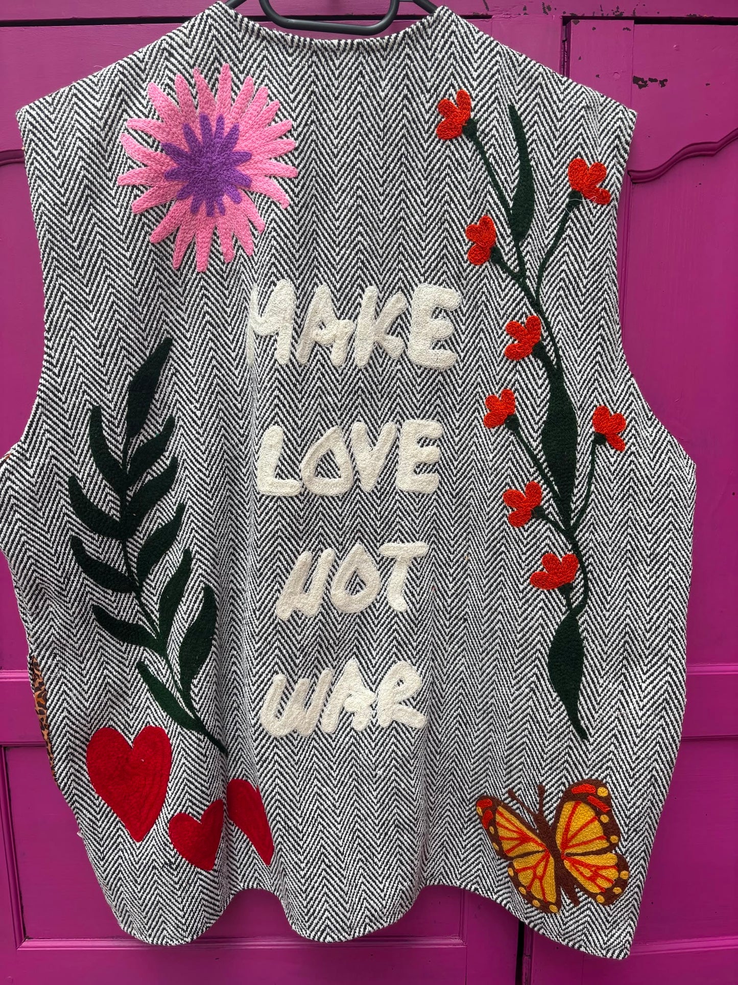 TOUT - Vest Make Love Not War